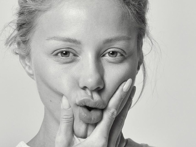 "Творець у мені": Кароль у м'якому бюстгальтері майже сіла на шпагат