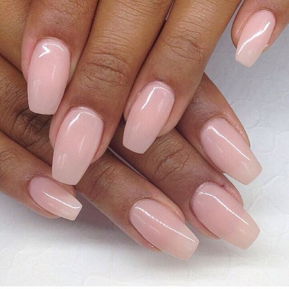 Весільний манікюр в пастельних тонах