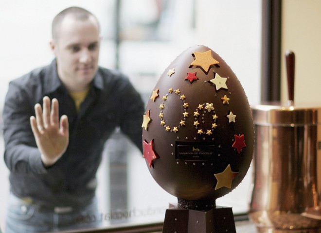 В Лондоне представили пасхальное яйцо с золотом