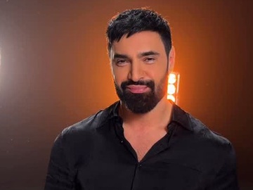 «Татко не здувся»: Козловський показав сталевий прес після місяця без спортзалу