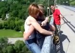 Девушка с яйцами