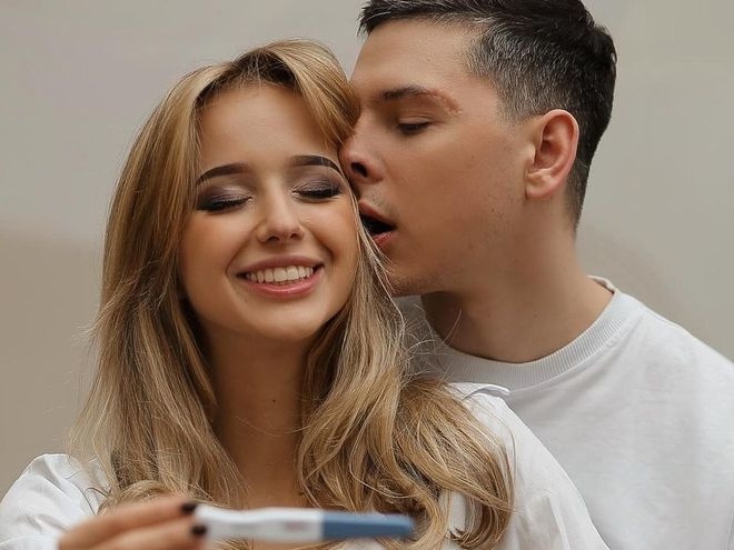 Виконавець хіта «Провела екскурсію» Parfeniuk оголосив про вагітність нареченої