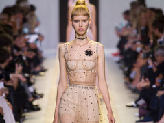 Голые платья