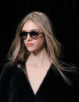 Бьюти-образ моделей с показа Burberry Prorsum Осень 2015
