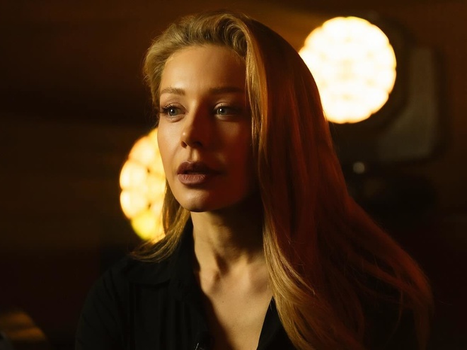 Тіна Кароль влаштувала посиденьки в жакеті на голі груди