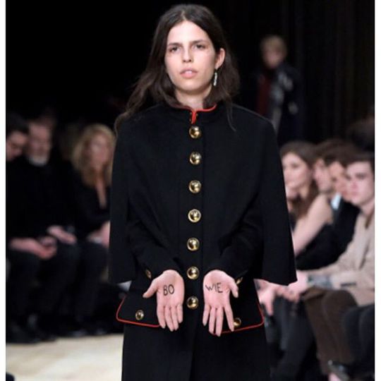 Burberry вшанували пам'ять Девіда Боуї