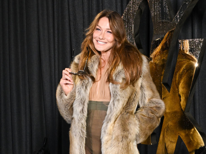 Карла Бруні у 56 років дебютувала на показі Victoria's Secret