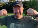 85-річний Чак Норріс похвалився відпочинком на пляжі з дружиною та дітьми-двійнятами