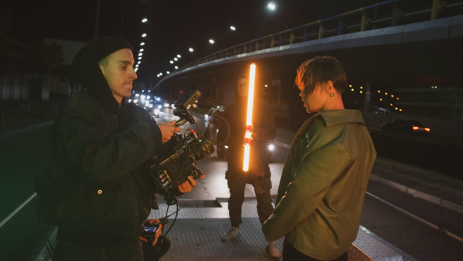 Артем Пивоваров на зйомках кліпу "2000"