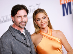 «Дівчина Бонда» та ексдружина Чарлі Шина Деніз Річардс розлучається з другим чоловіком