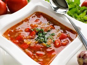 Томатный суп по-польски с огурцом и рисом Томатный суп по-польски с огурцом и рисом