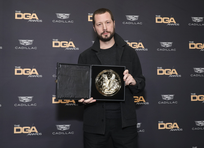 За місяць до «Оскара»: режисер «20 днів у Маріуполі» здобув премію Гільдії режисерів США