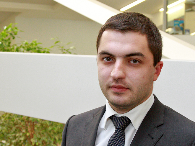 Євген Ларін