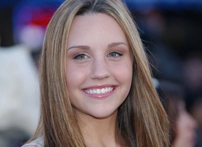 Кінозірку 2000-х Аманду Байнс помістили до психілікарні після того, як вона пройшлася голою вулицею