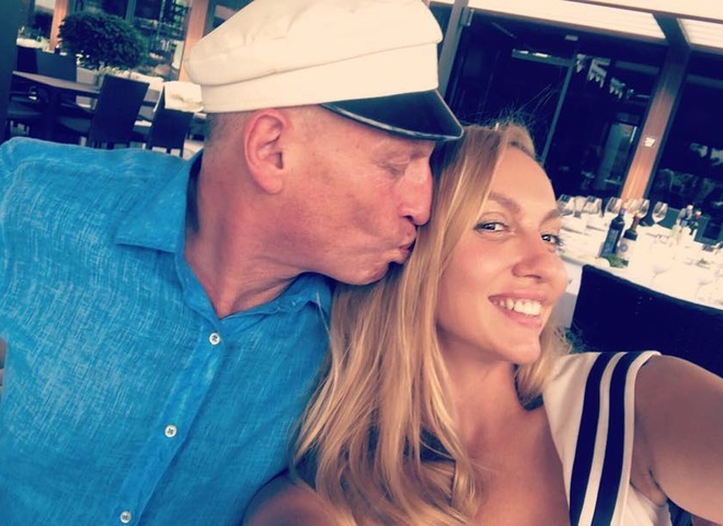 «Нашій сім’ї — 19»: Оля Полякова показала нове фото з чоловіком з нагоди їхньої річниці весілля