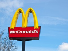 В здании Ватикана открылся McDonald's