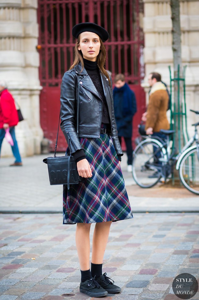 Как и с чем носить юбку осенью 2016: стритстайл образы