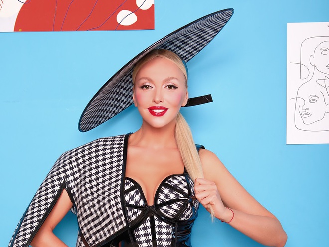 Оля Полякова