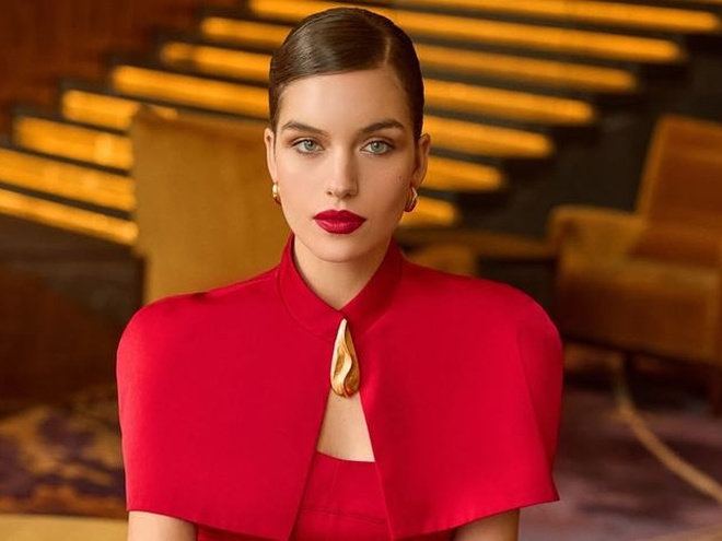 Олександра Кучеренко показала, що носить у сумочці