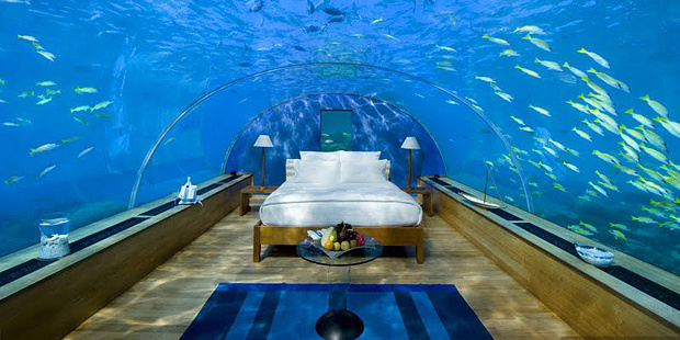 Фантастическая спальня под водой