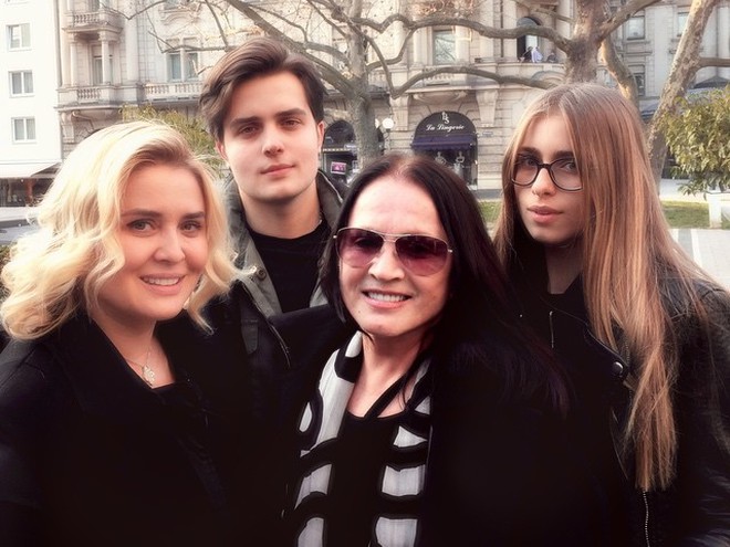 София Ротару со своей семьей