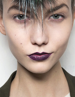 Тренд осені: яскрава помада