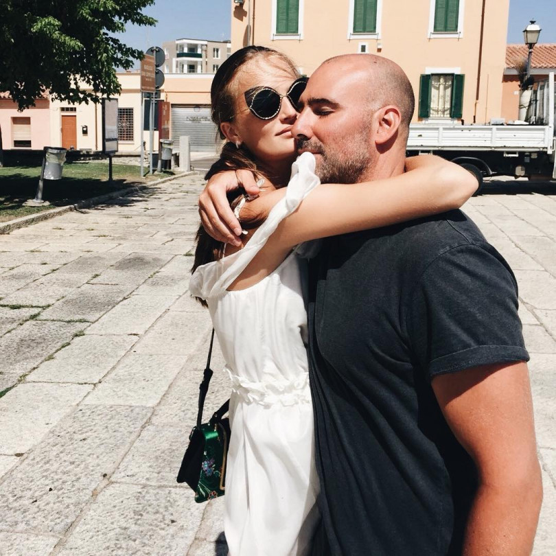 Коломнада секс үшін әйел іздейді