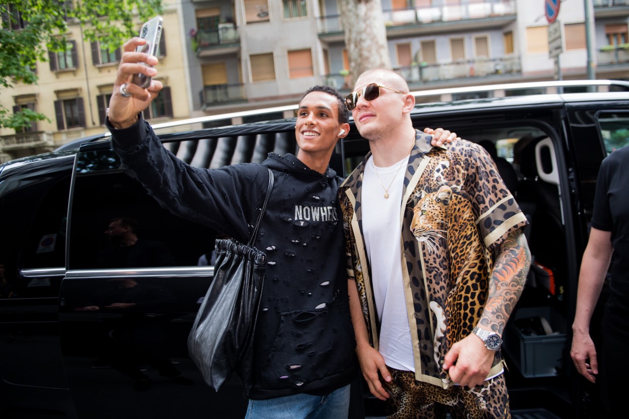 Уличный стиль: модные гости Недели моды в Милане, второй день