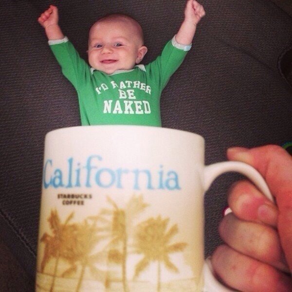 Милая подборка "Малыши в чашках"