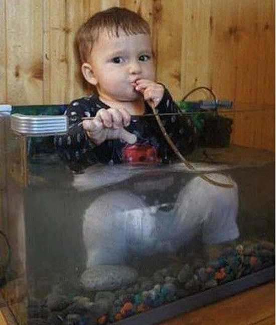 Детей оставили одних на 5 минут