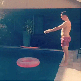 Нереальный прыжок в воду
