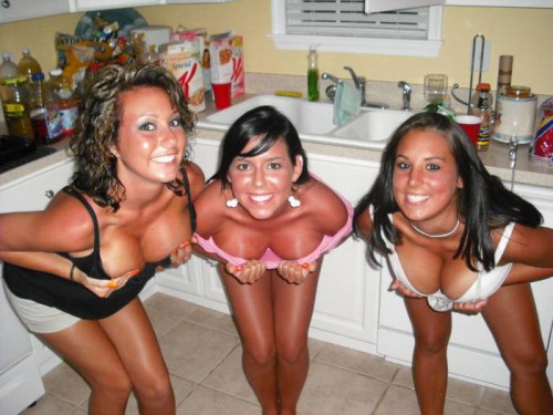 Подборка женских декольте