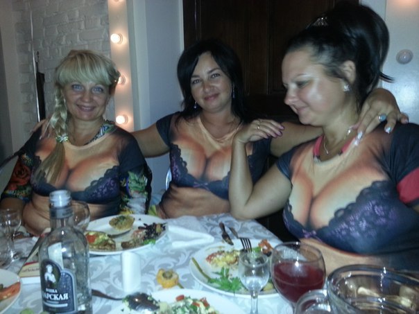 Мужья подарили футболки к 8 Марта