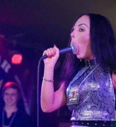 Примерно так я и попала на сцену