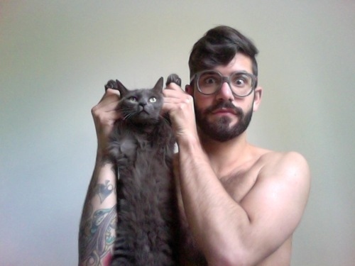 Бородатые парни и их киски