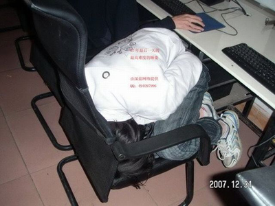 Самые лучшие позы для сна в рабочее время