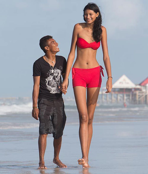 Настоящий мужик и его двухметровая девушка