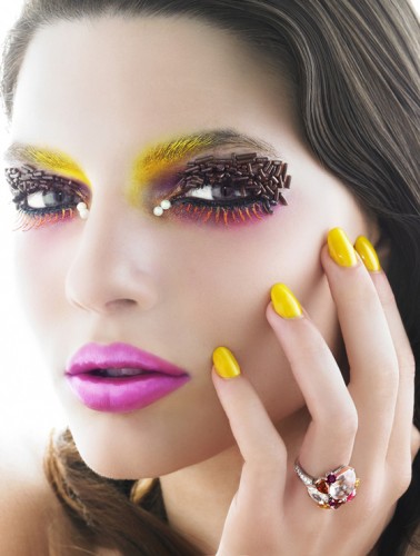 Яркие девушки